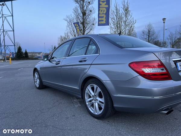 Mercedes-Benz Klasa C 200 CGI BlueEff Avantgarde - 4