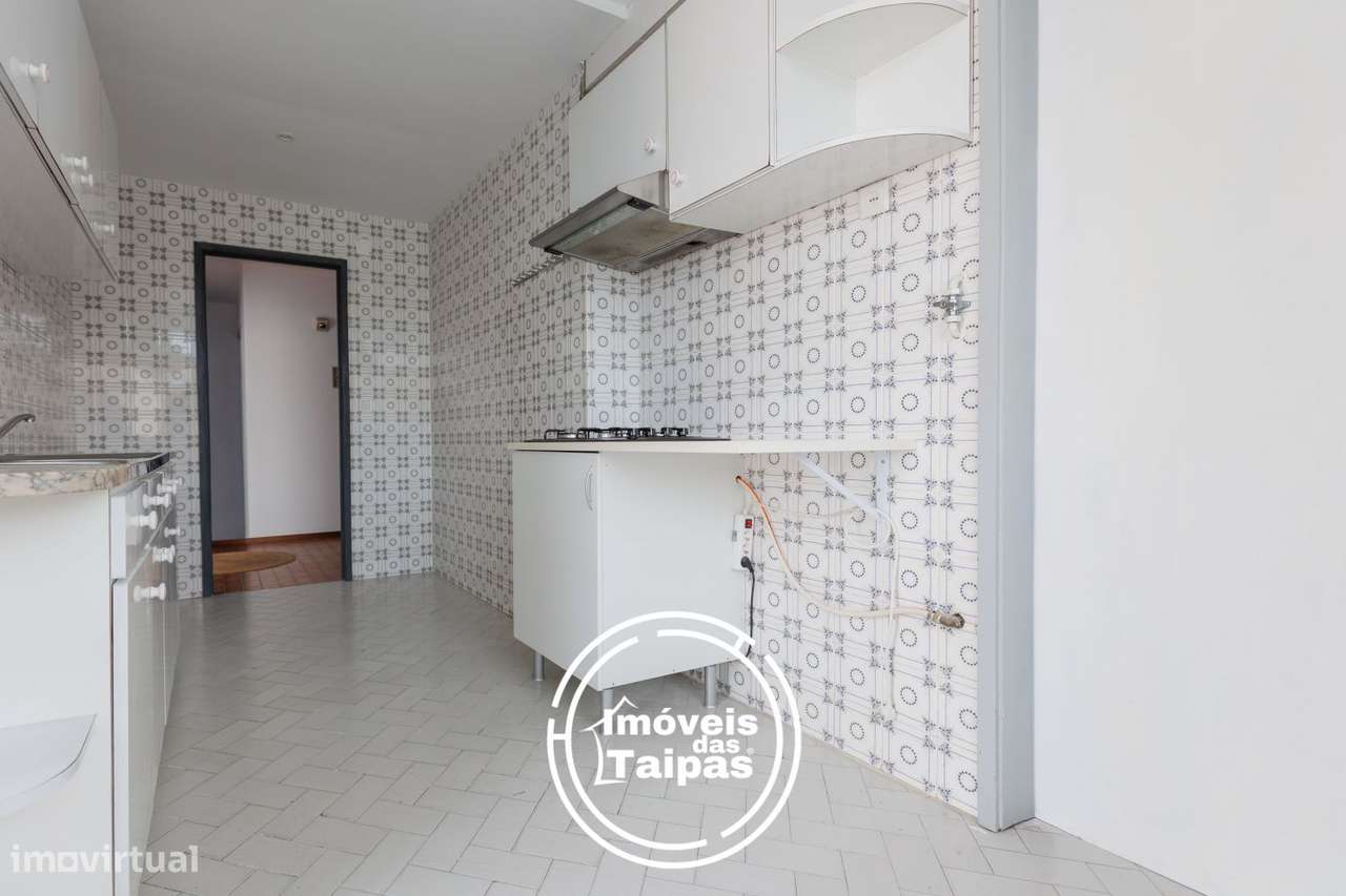 Vende-se Apartamento Duplex Centro das Taipas-15