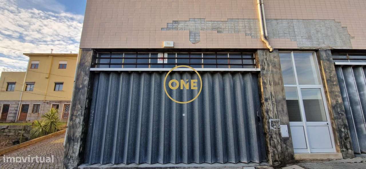 Armazém com 100 m2 de área total e pé direito de 4,5 metros em Bairro - Grande imagem: 2/15