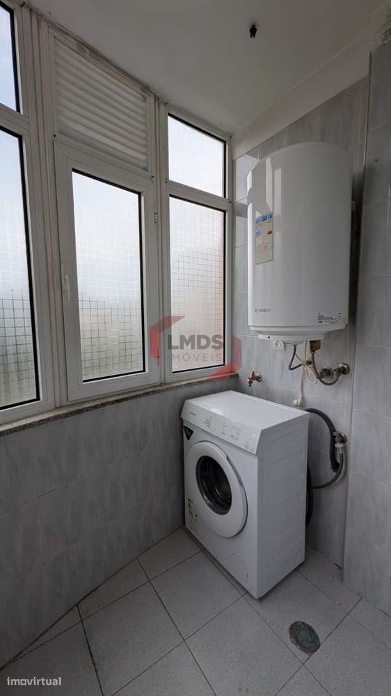 Apartamento T1+1 Valbom Centro-10