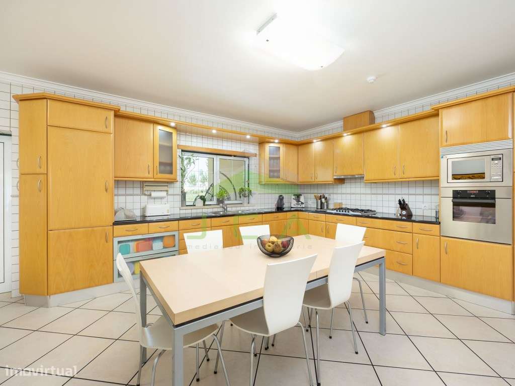 Moradia V4 com piscina e terreno a 15min de Leiria-13