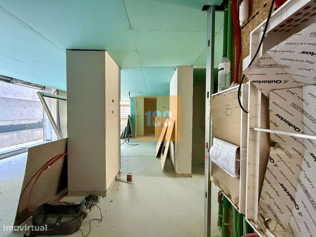 Apartamento T4 novo nas Antas-13