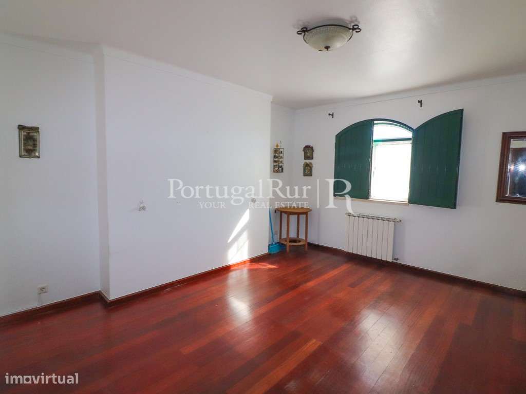 Elegante Moradia T4 com Jardim e Anexos em Alpiarça-30