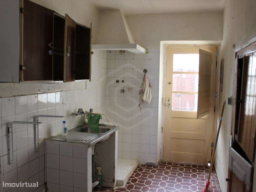 Moradia tradicional T2 para recuperar no Centro de Tavira, Algarve - Grande imagem: 5/20