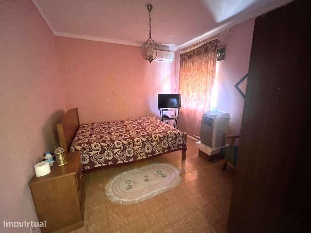 Quinta com duas casas, vistas para o mar e 11.940 m² de terreno em ...-11