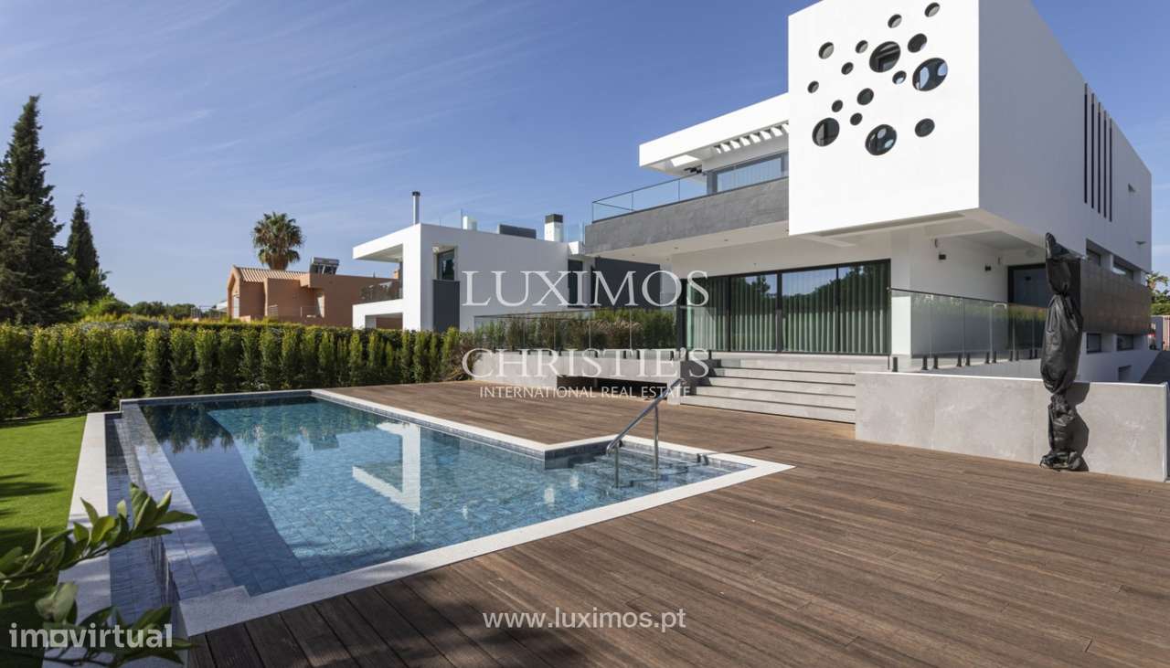 Moradia V4 com piscina e vista golfe, para venda em Vilamoura, Algarve - Grande imagem: 3/30