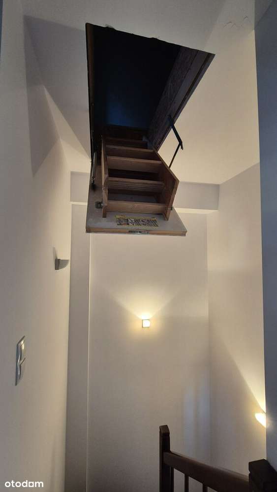 dwupoziomowe z ogródkiem i garażem na Plewiskach-14