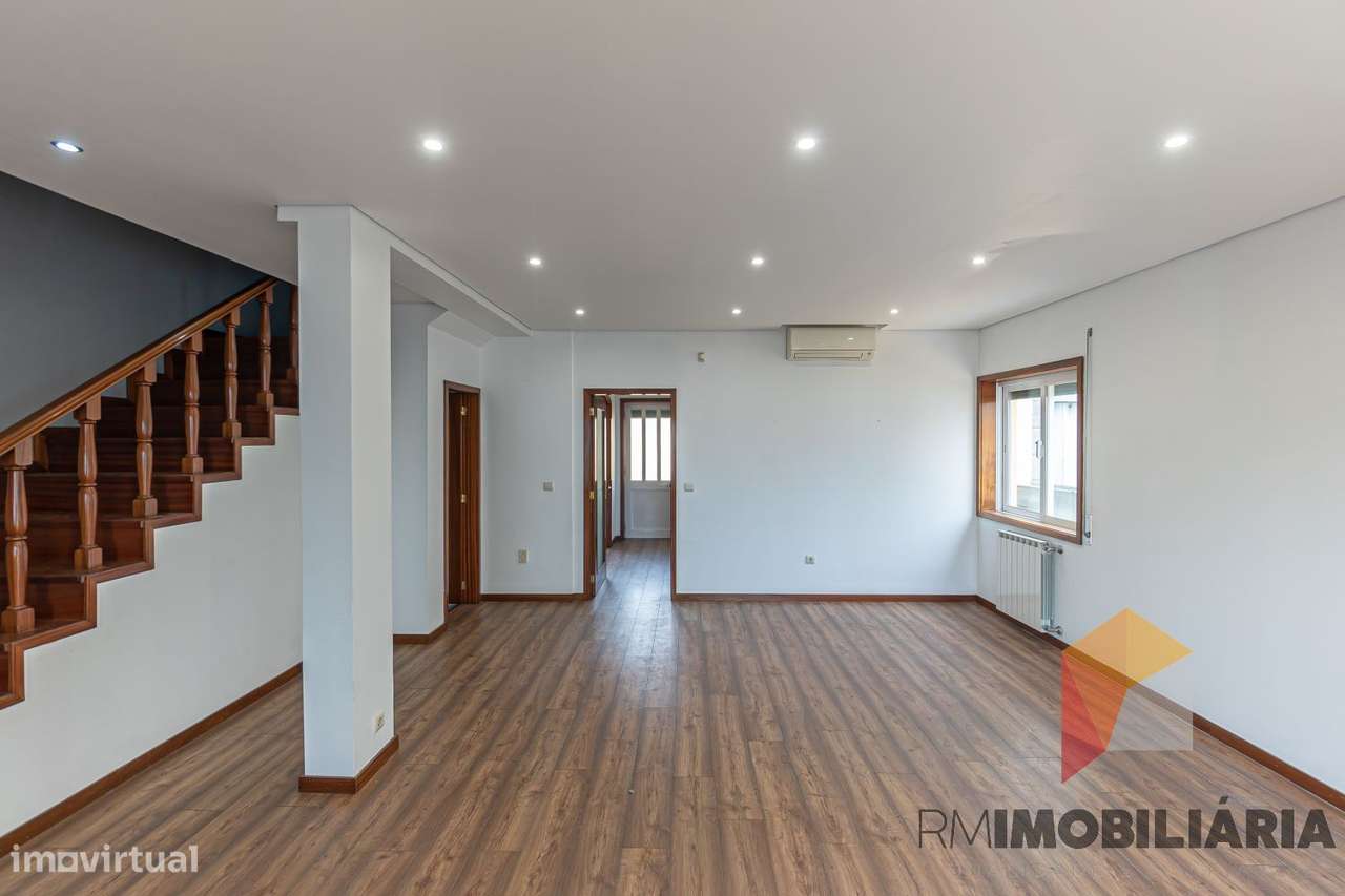 Moradia T4 em Fânzeres-6