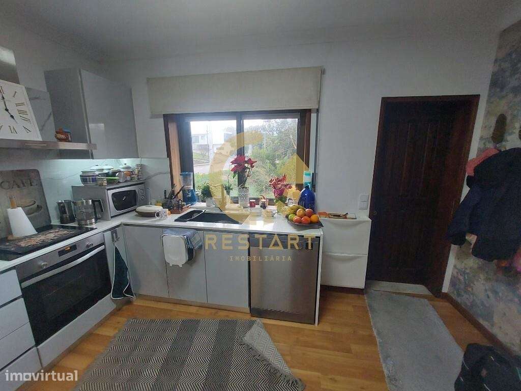 Moradia T4 geminada de 3 frentes em Baguim do Monte, Gondomar-14