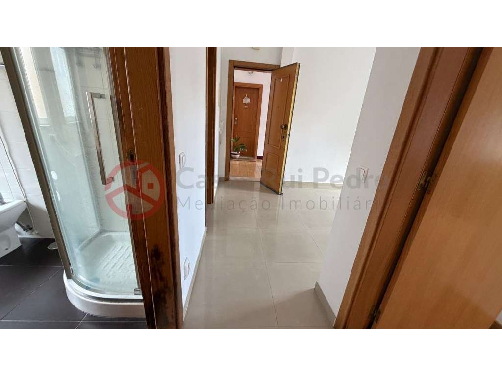 Apartamento T2 com logradouro e churrasqueira na Cova da Piedade, A...-22