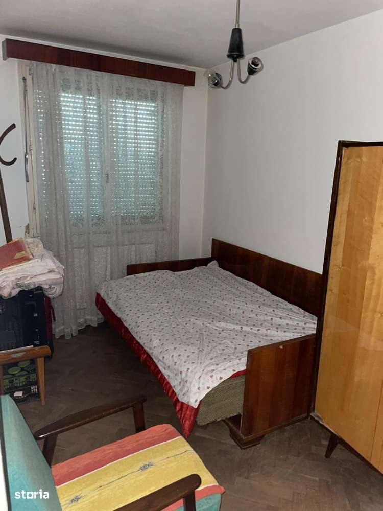 De vanzare apartament 3 camere, zona Scoala 6-6