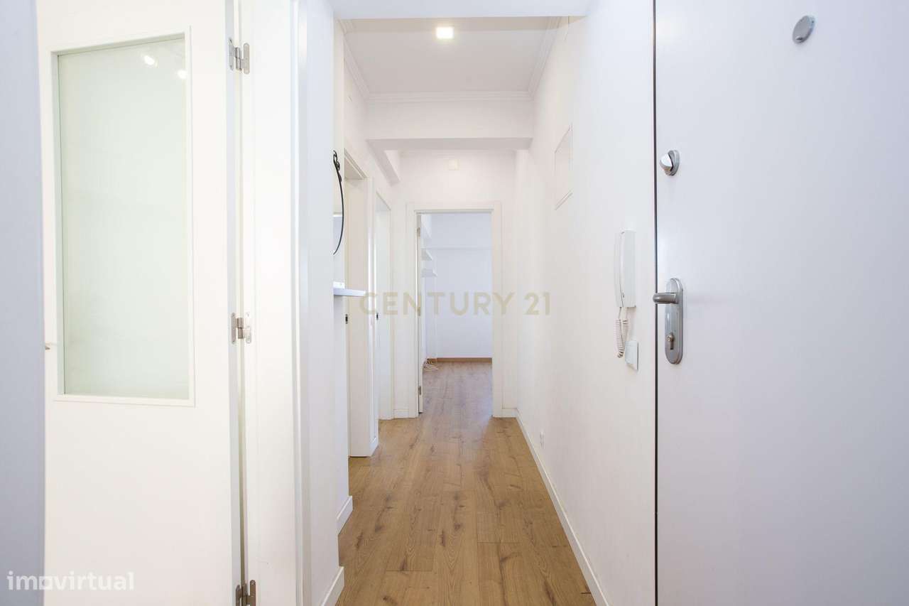 Apartamento T2 a venda Renovado e Mobilado | Pronto a Habitar-4
