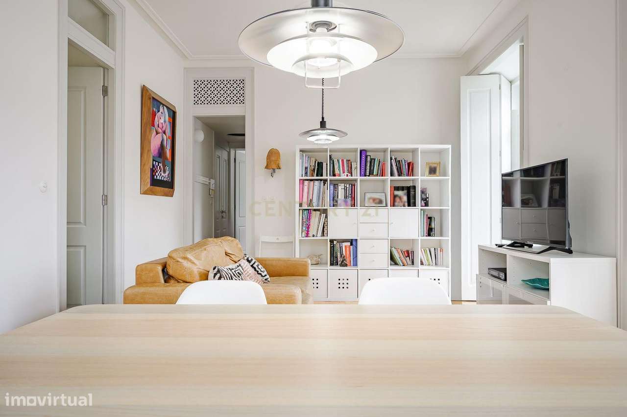 Apartamento T2 de Luxo com Varanda a Sul, Vista Rio e Prédio Totalment-6