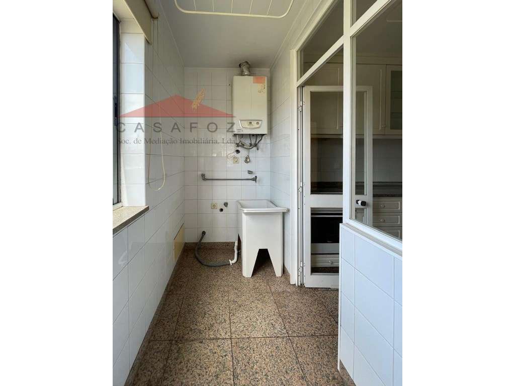 Venda Apartamento T2 em ótimo estado na Rua Lidador-12