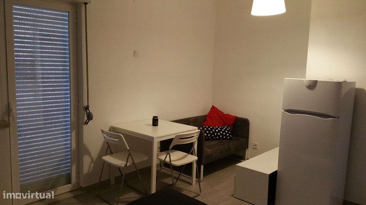 Apartamento T0 renovado e mobilado - Reboleira - Grande imagem: 5/8