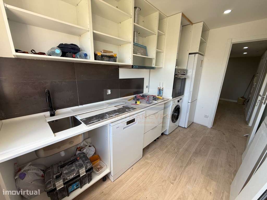 T3 Remodelado com Suíte e Varandas - Odivelas - Grande imagem: 5/14