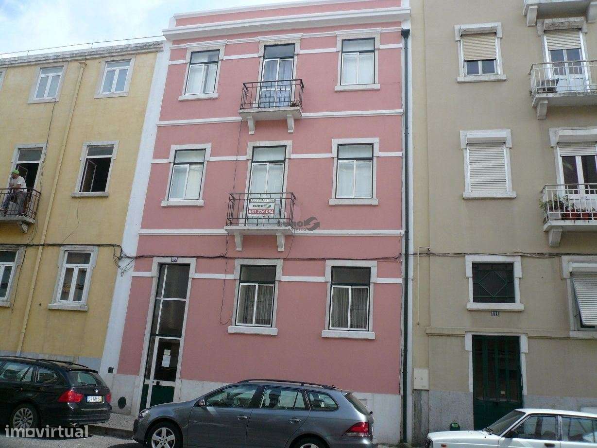 Excelente T2 para venda ao pé de Sete Rios-4