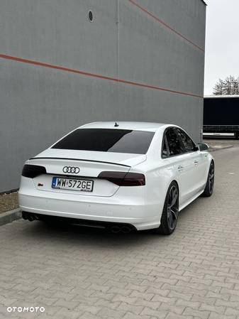 Audi S8 - 4