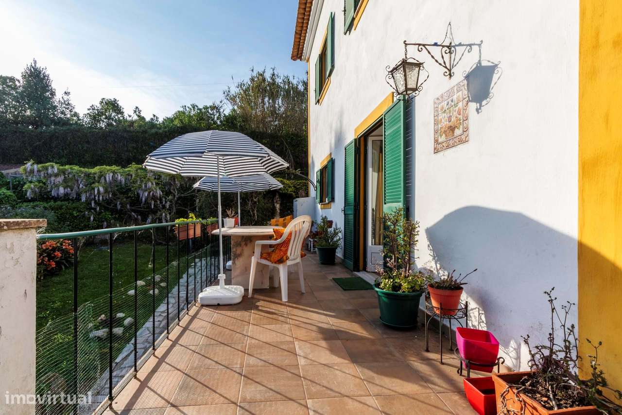 Moradia T6 c/ Terreno de 1600m2 c/ Piscina, Garagem e Anexos em Colare-40