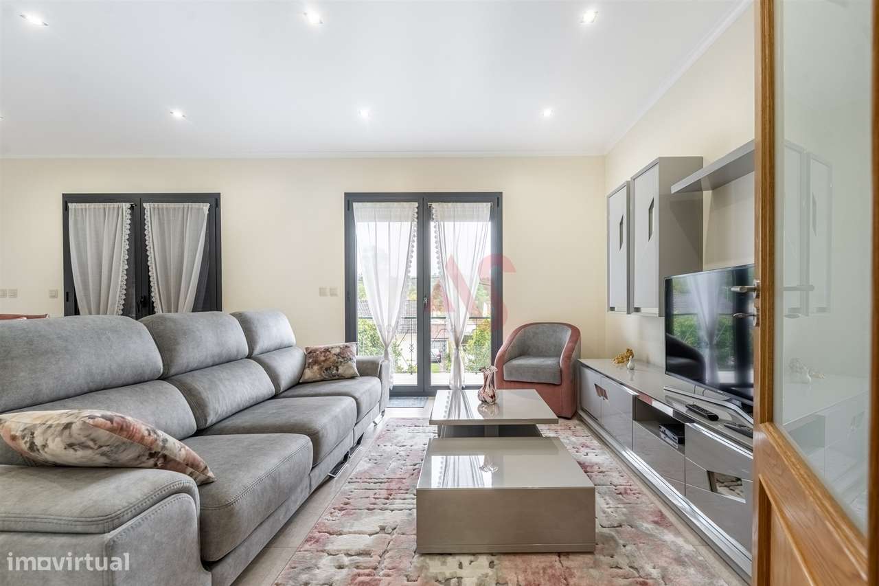 Moradia Bifamiliar T6 em Medelo, Fafe - Grande imagem: 5/39