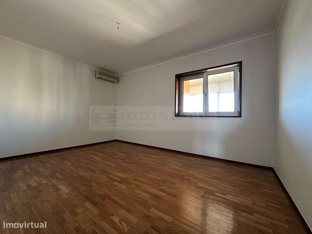 Apartamento T3 ultimo andar com terraço e marquise, garagem individ...-14