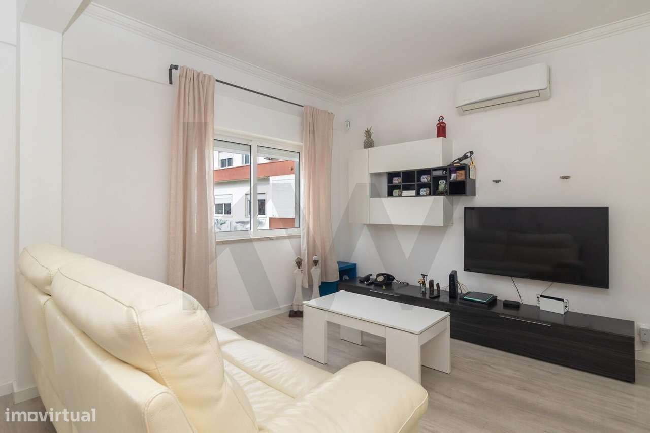 Apartamento T4 Duplex na Amora-7