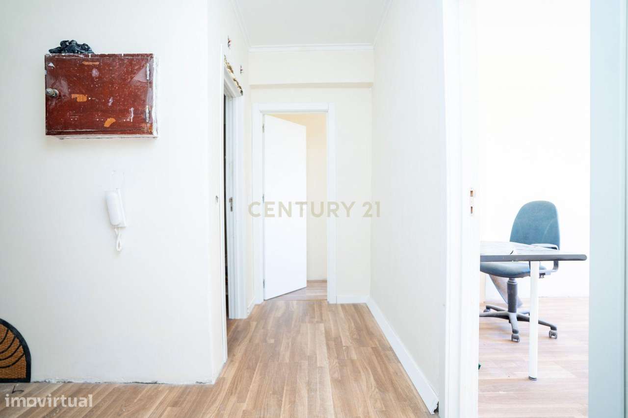 Apartamento T2 em remodelação | Casal de São Brás | Amadora-5