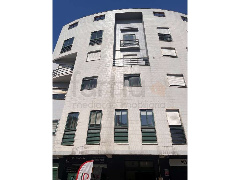 T4+1 no Centro da Amadora ideal para famílias-29