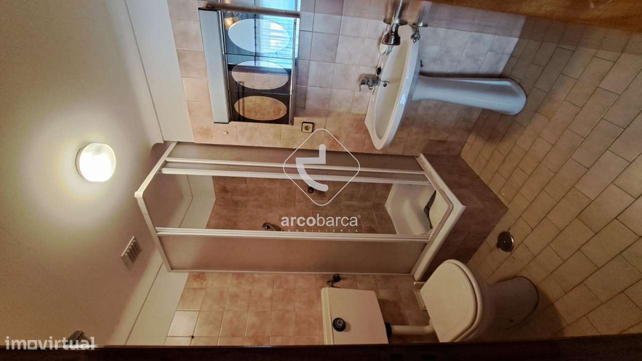 Apartamento com Terraço 40m2 de uso privado - T2+1-centro vila - Arcos-16