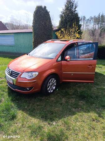 Volkswagen Touran 1.9 TDI Highline DSG - 1