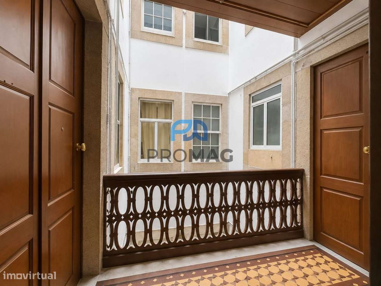 Prédio com Comércio - Baixa do Porto-19