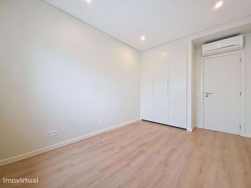 Apartamento T2 com garagem em zona de Celas, Coimbra-7