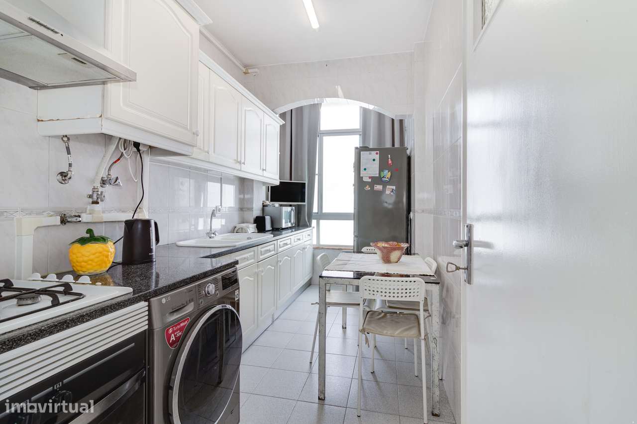 APARTAMENTO T3 | C/ ARRECADAÇÃO | ODIVELAS-5