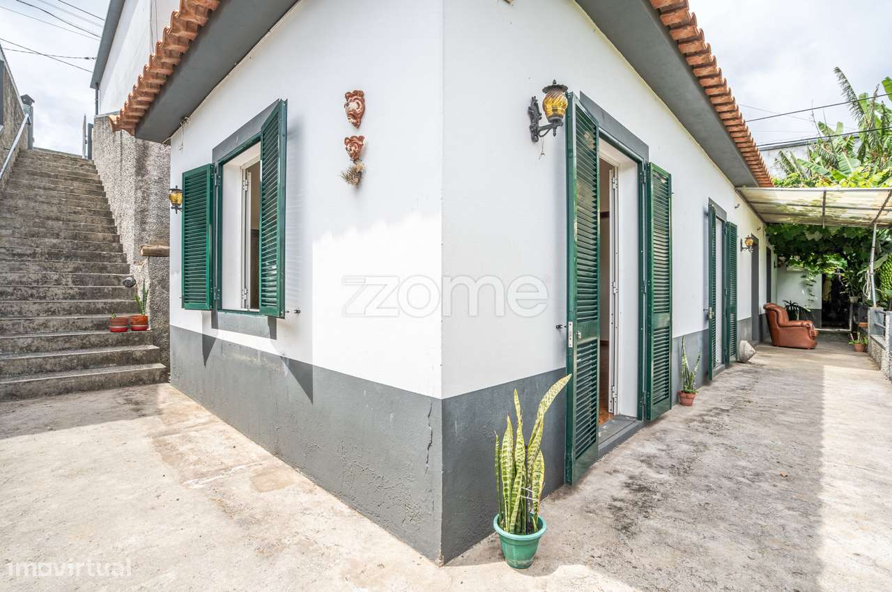 Moradia T2+1 com enorme potencial-34