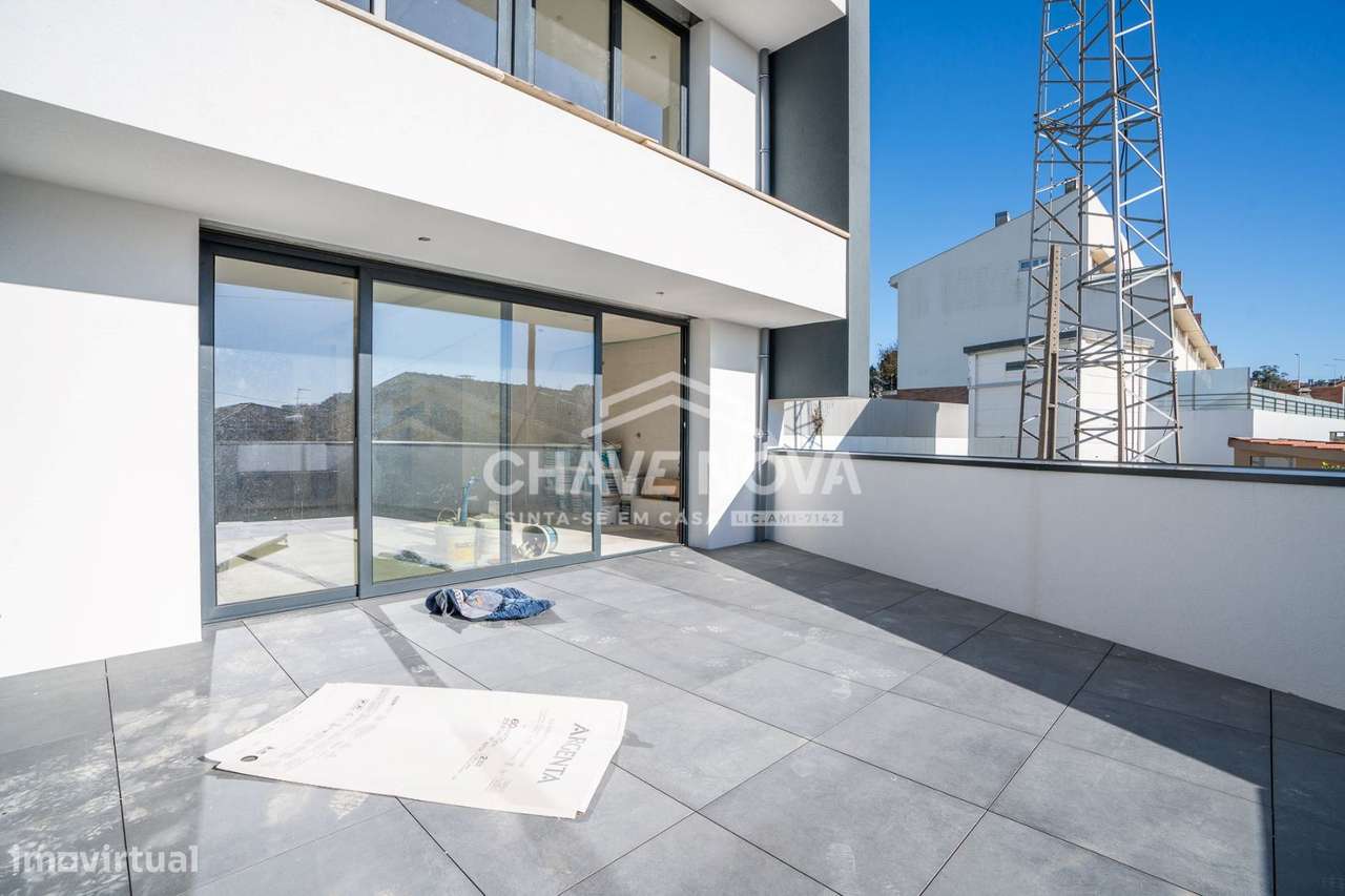 Moradia em Banda T3+1 Nova c/ Piscina na Madalena - Grande imagem: 2/24