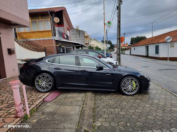 Porsche Panamera 4 E-Hybrid - 4