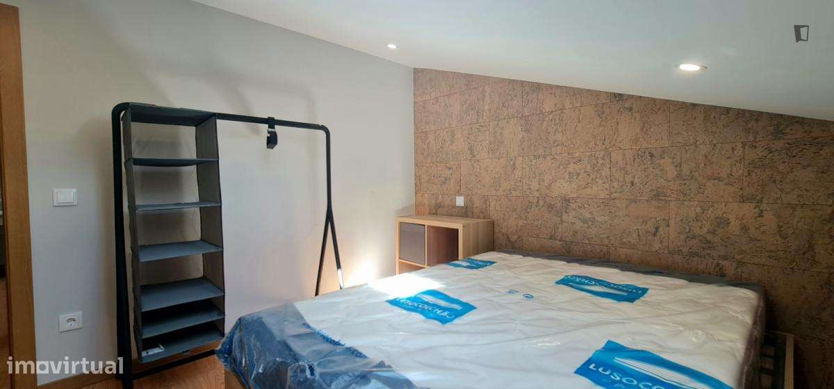 Quarto - localizado em São Martinho de Bispo Coimbra - Grande imagem: 4/10