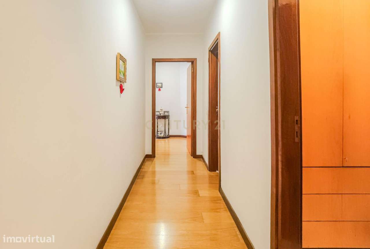 Apartamento T2 com Varanda, Garagem e Piscina | Valongo-9