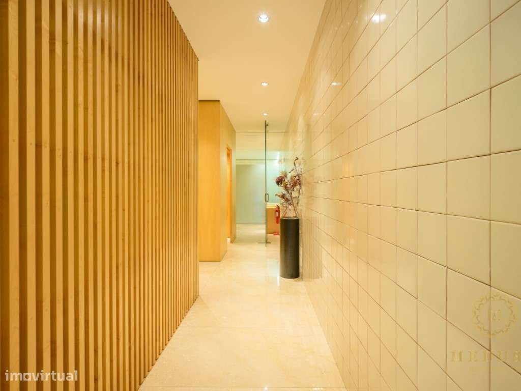 Clínica/Consultório no Centro de Vila Nova de Gaia Destacada na rev... - Grande imagem: 4/21