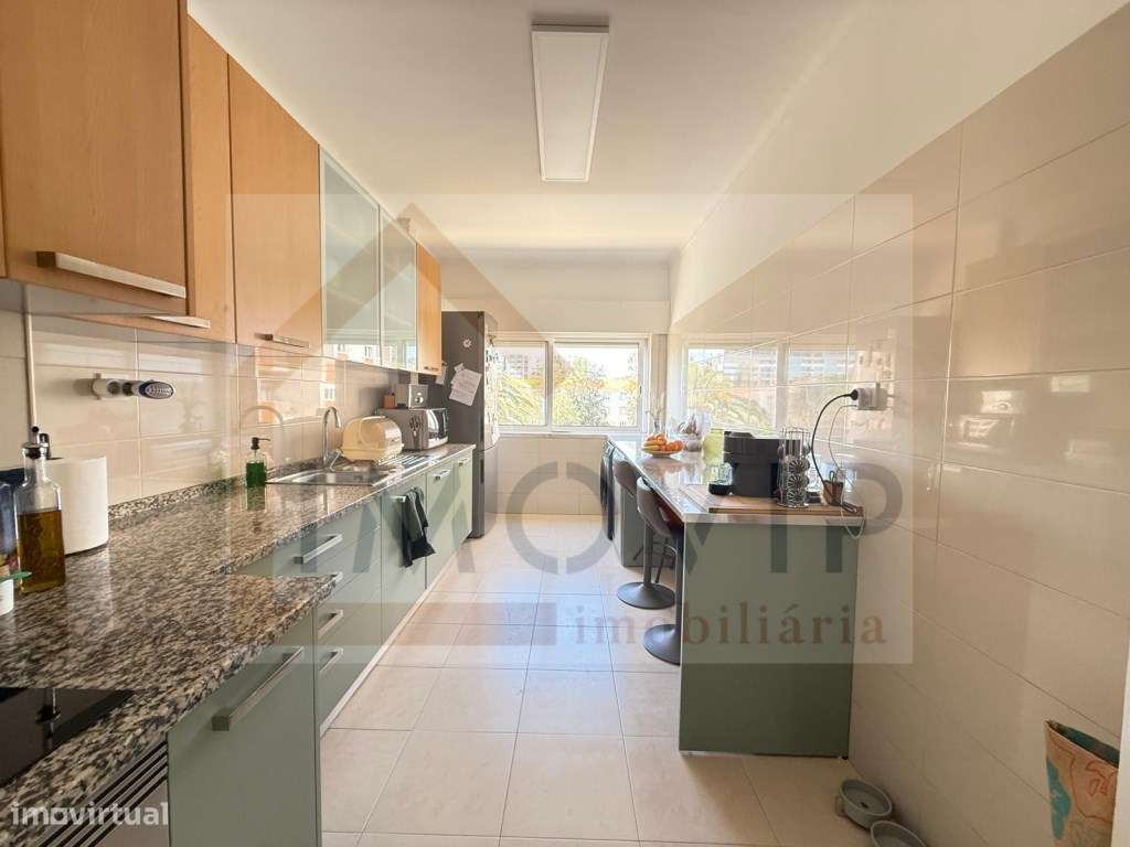 Apartamento T3 totalmente remodelado em zona nobre Setúbal-5