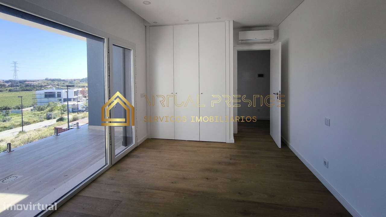 Moradia em Banda T4+1 - Pera - Nova - Garagem-20