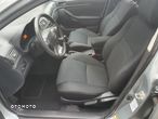 Toyota Avensis 1.8 VVT-i Combi Executive - 17