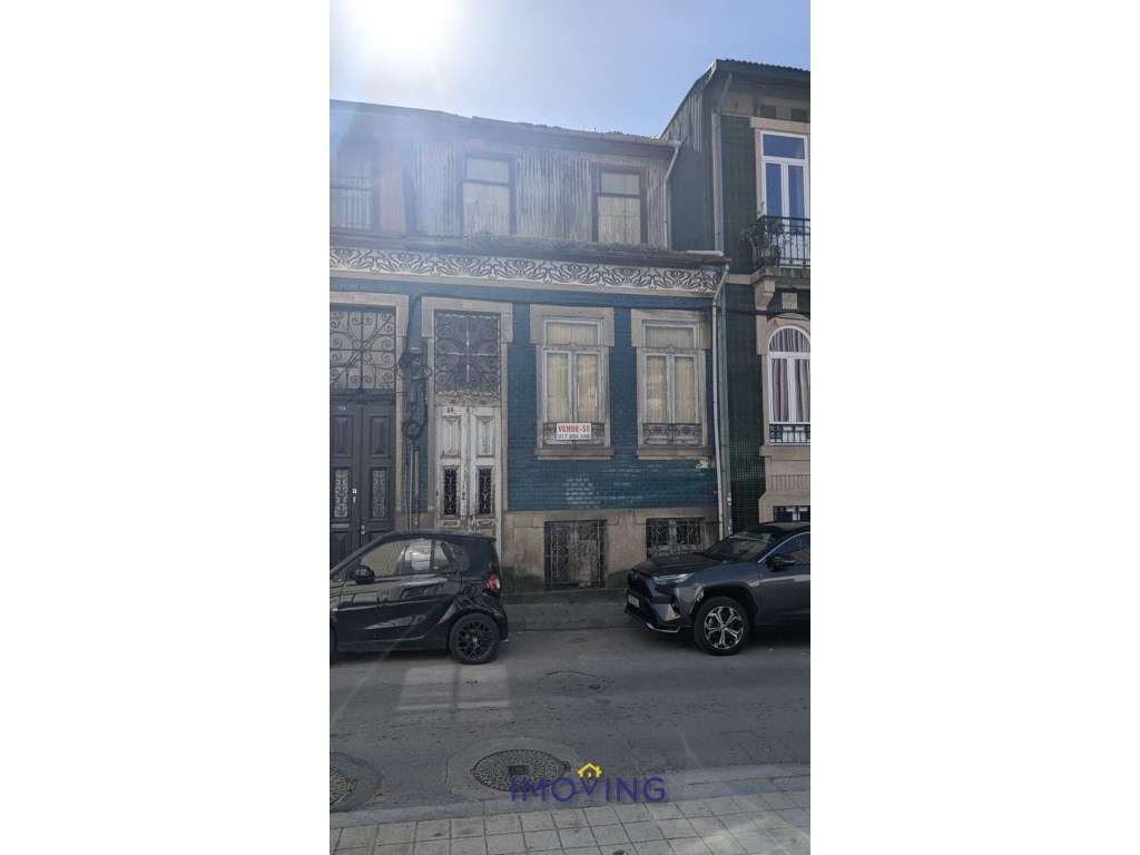 Moradia para remodelar - 3 pisos - jardim- centro do Porto-2