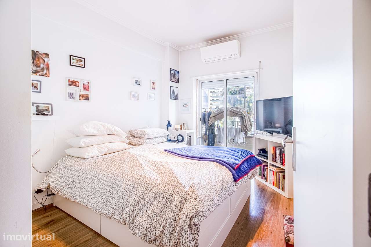 Apartamento T4 remodelado em Carnaxide-13