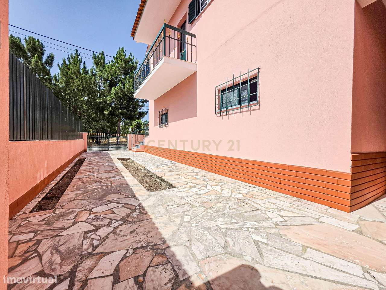 Moradia T3 + Loja em Fernão Ferro, Seixal - Oportunidade Única!-9