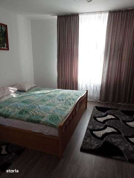 Casa sì gradina de vanzare - Imagine principală: 4/8