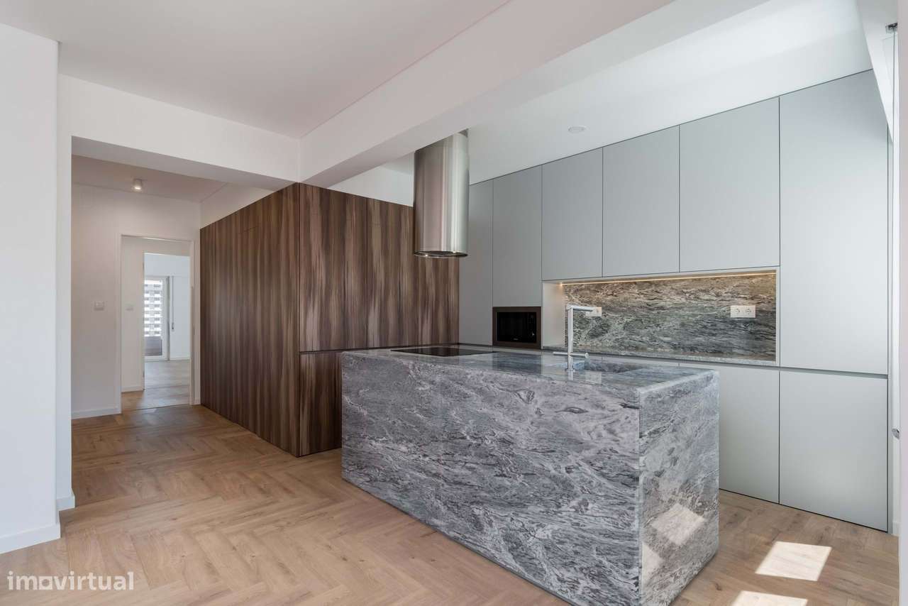 T2 Renovado com Garagem na Av. 5 de Outubro – Elegância e Funcionali - Grande imagem: 2/42