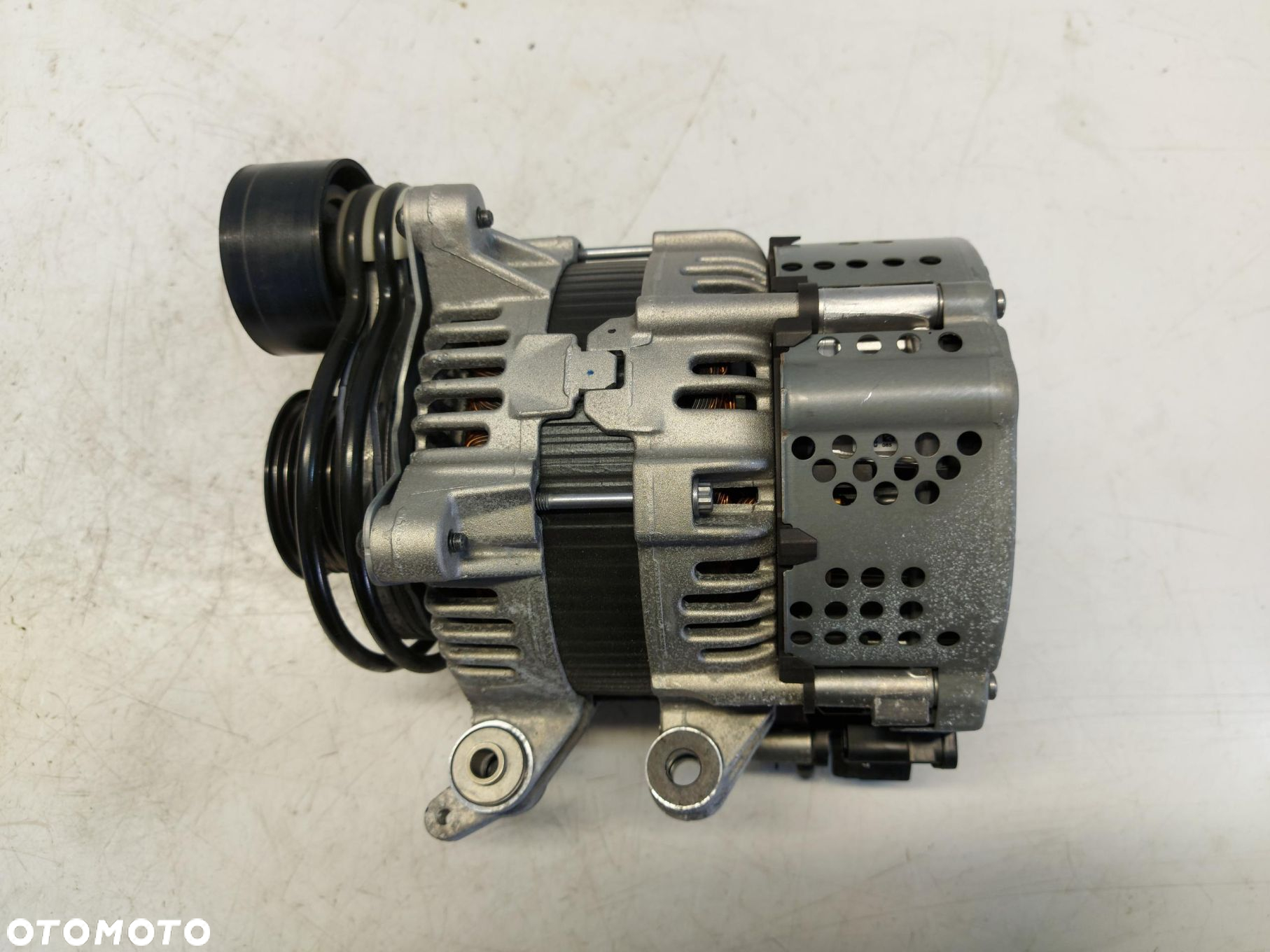 VOLVO XC40 B4 Alternator 32301041 - 2