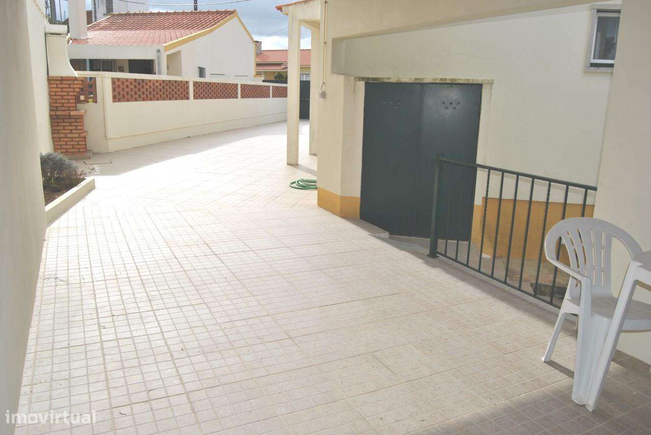 Moradia T2, sótão, garagem e terreno - a 7 minutos de Caldas da Rainha - Grande imagem: 5/18