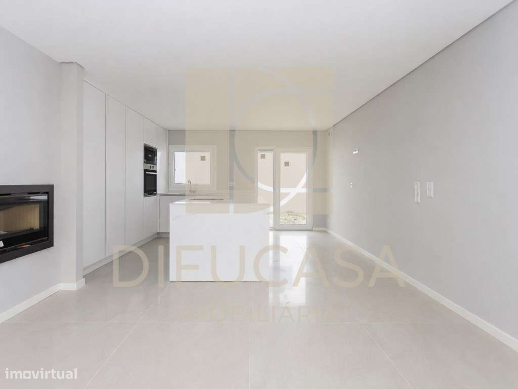 R235 - Moradia T4 Pronta Habitar Centro de Fernão Ferro - Grande imagem: 5/34